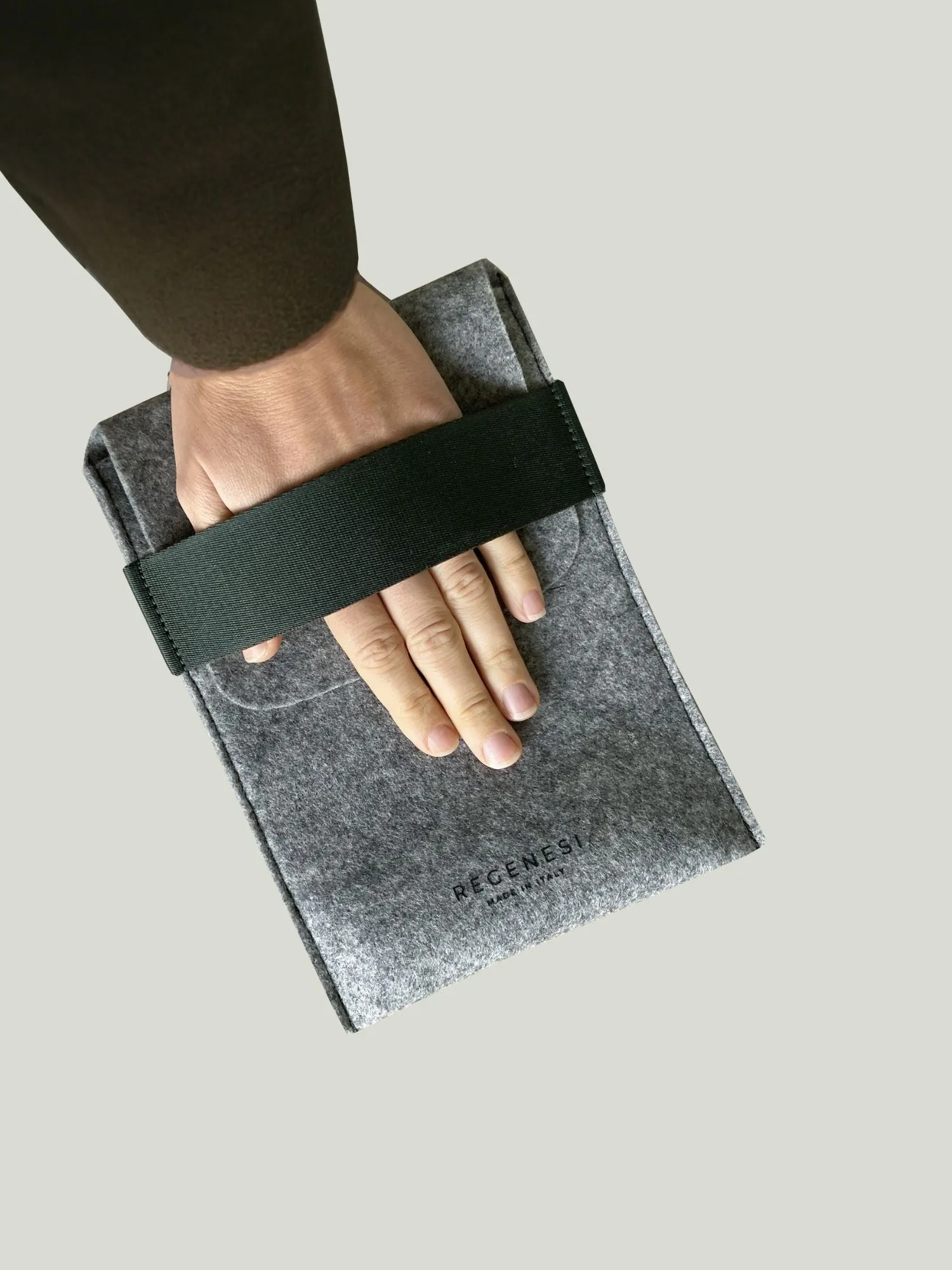 GRAY POCHETTE