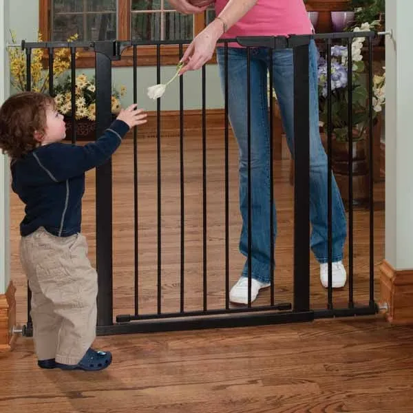 Kidco Tall and Wide Auto Close Gateway Pressure Mounted Pet Gate
